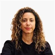 Soy bilingüe ya que soy de origen cubana y viví en Italia más de 20 años
